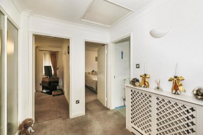 4 bed House for sale Image 5