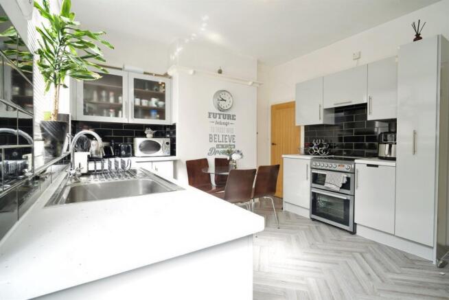 3 bed Terraced for sale Image 6