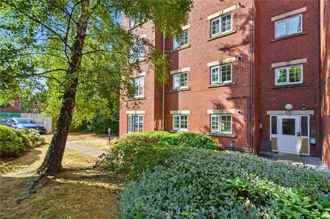 3 bed Apartment for sale Image 8