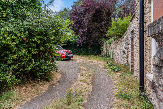 4 bed Detached for sale Image 11