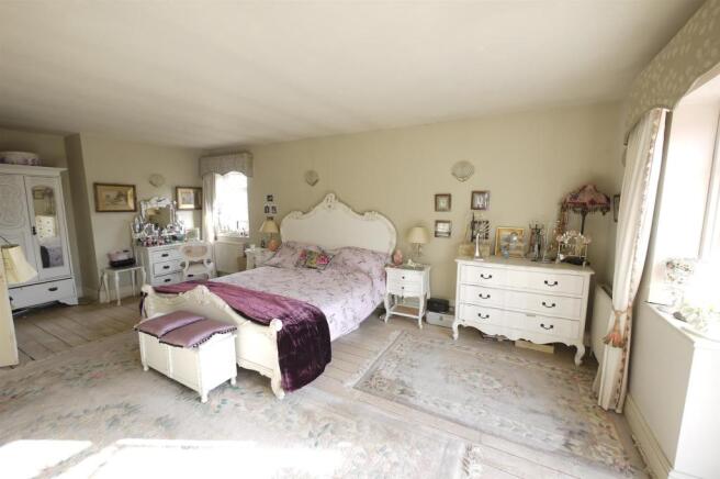 MASTER BEDROOM:-