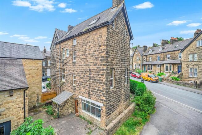 6 bed House for sale Image 10