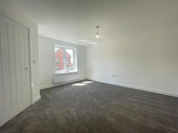 3 bed Semi-Detached to rent Image 12