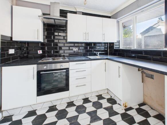3 bed Semi-Detached for sale Image 4