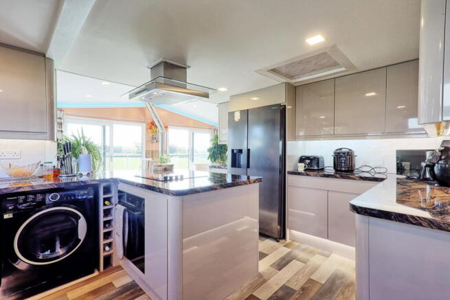 East Avenue, Althorne, Chelmsford, CM3 6DD photo 4