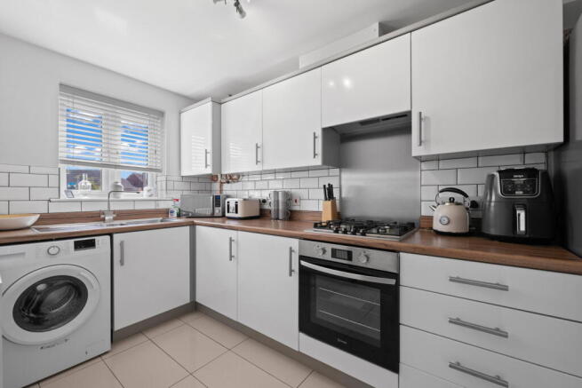 3 bed Semi-Detached for sale Image 7