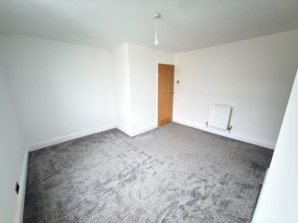 2 bed House to rent Image 12