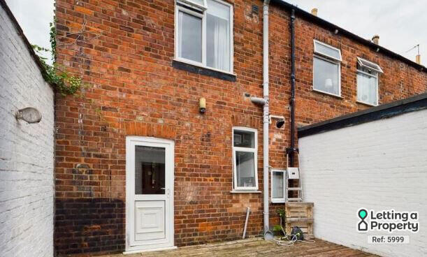 2 bed End of Terrace to rent Image 10