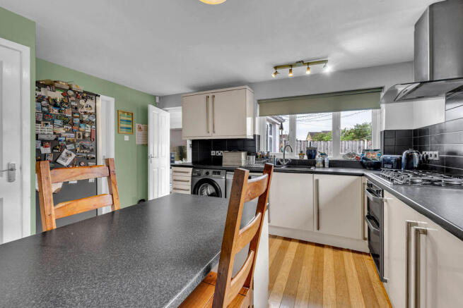 Dovedale Drive, Wardle, OL12 9R photo 4