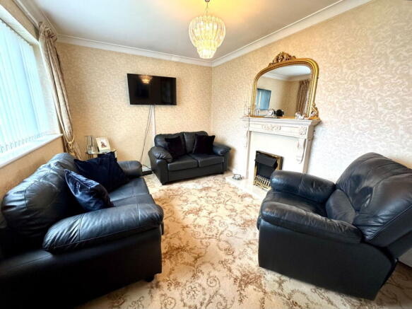 3 bed Semi-Detached for sale Image 9