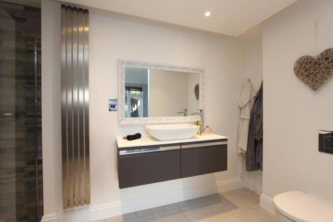 Campana en-suite.jpg
