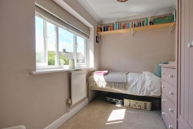 4 bed Detached for sale Image 8