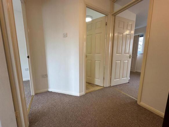 FIRST FLOOR LANDING: