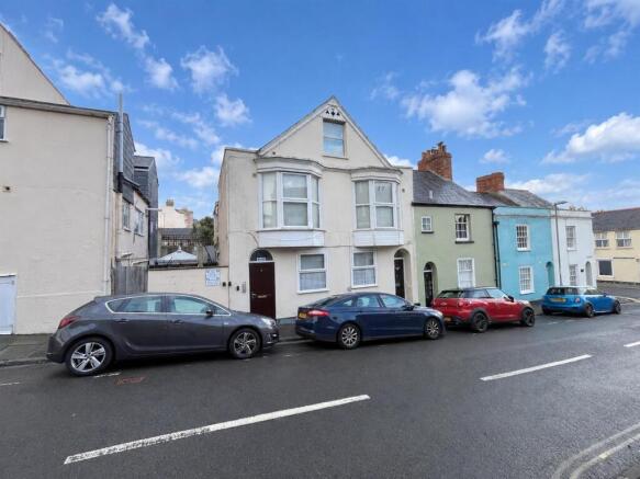 1-bed flat on William Street, Weymouth, £80,000