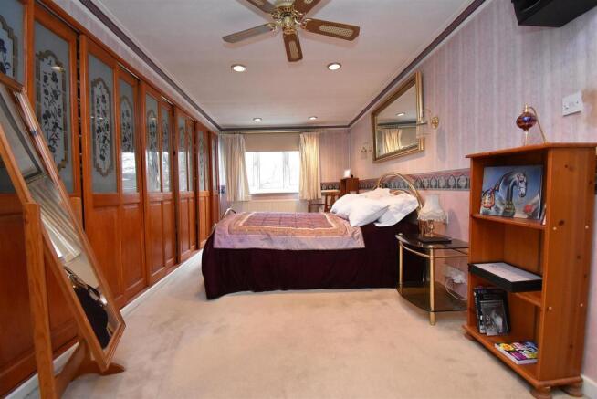 BEDROOM 1.jpg