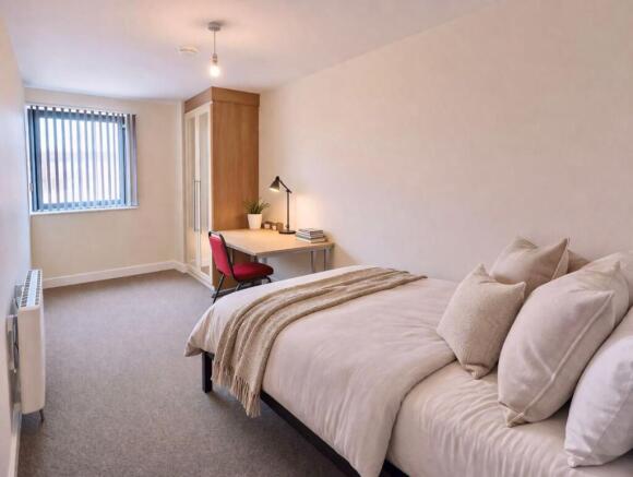 4 bed Apartment to rent Image 7