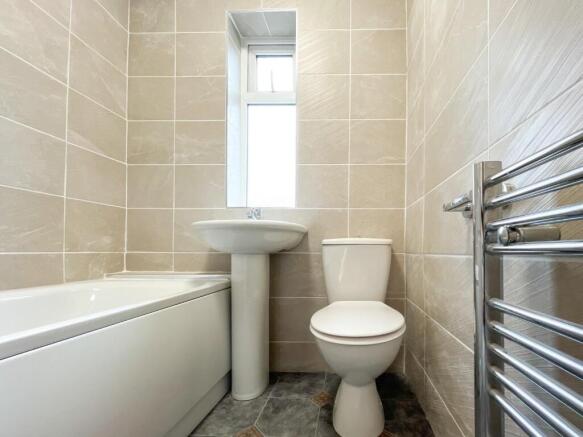 2 bed Semi-Detached to rent Image 8