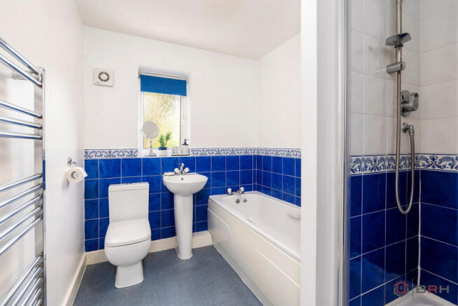 3 bed Apartment to rent Image 10