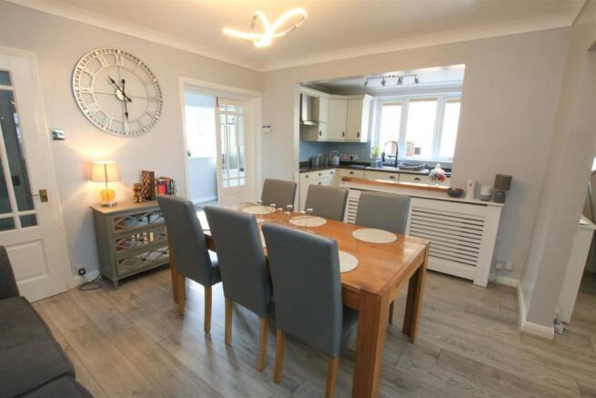 FITTED KITCHEN