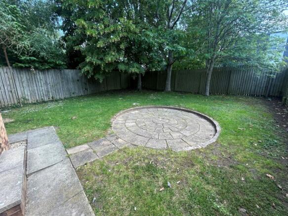 3 bed Semi-Detached to rent Image 9