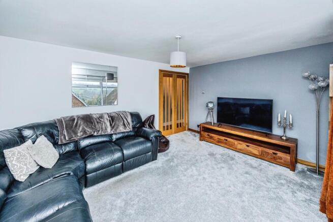 4 bed Detached for sale Image 11