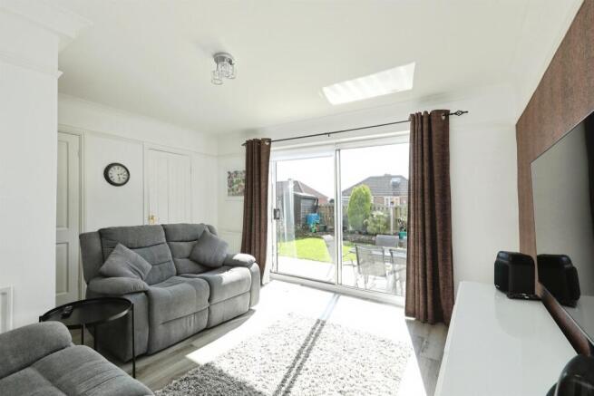 4 bed Semi-Detached for sale Image 7