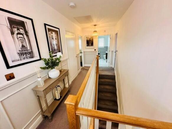 4 bed House to rent Image 10