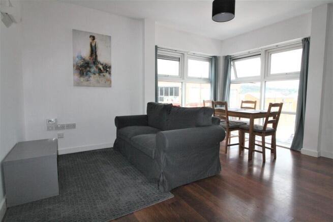 1 bed Apartment to rent Image 4