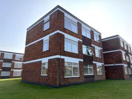 Flat 4, North Justins, Southchurch Boulevard, Southend-on-sea SS2 4UX