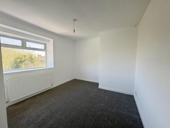 2 bed Terraced to rent Image 5
