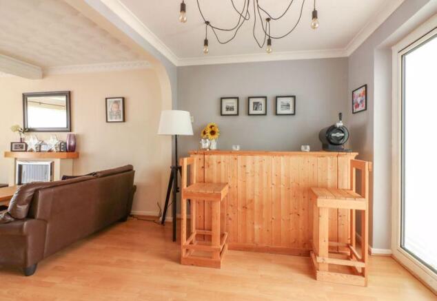 Bar/Dining Area