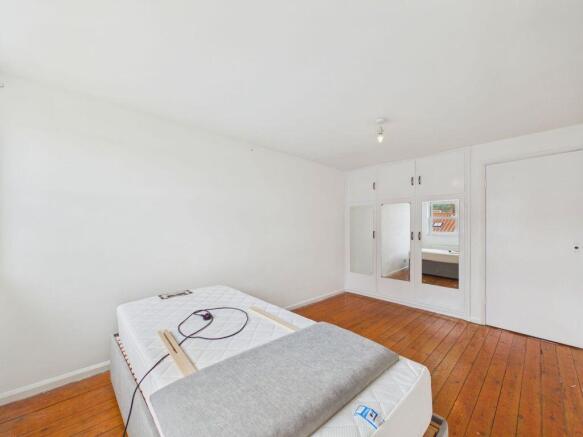 1 bed Flat for sale Image 4