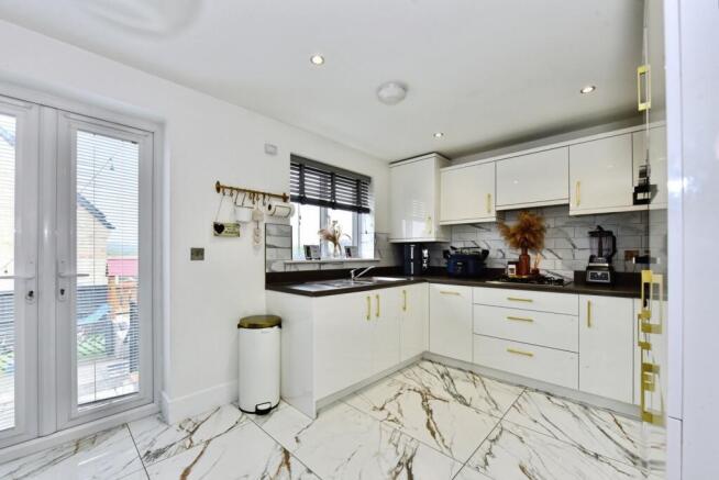 3 bed Semi-Detached for sale Image 5