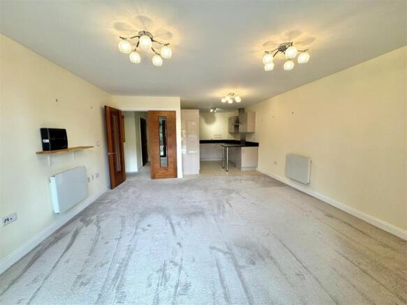 2 bed Flat for sale Image 4