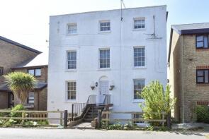 Basement Flat, 14, Middle Wall, Whitstable CT5 1BJ