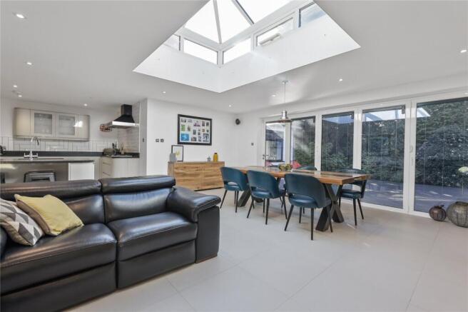 5 bed Bungalow for sale Image 11
