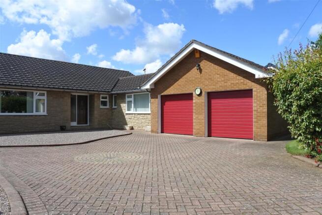 DOUBLE GARAGE