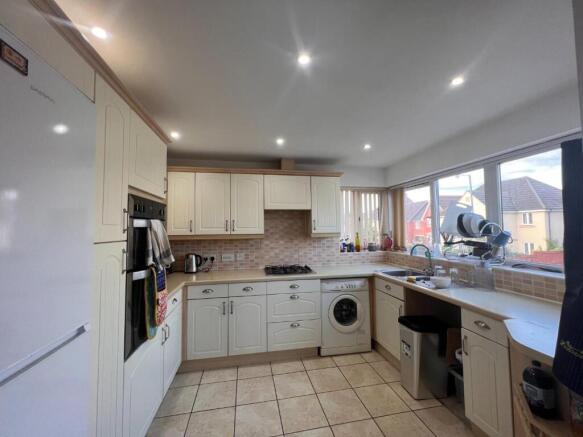 6 St Crispin Kitchen 1.jpg