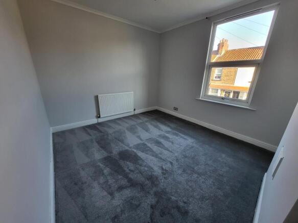 2 bed Terraced to rent Image 4