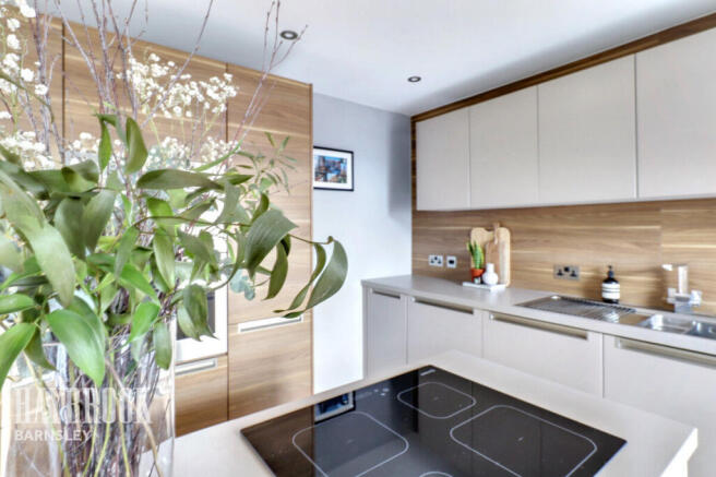 3 bed Semi-Detached for sale Image 8