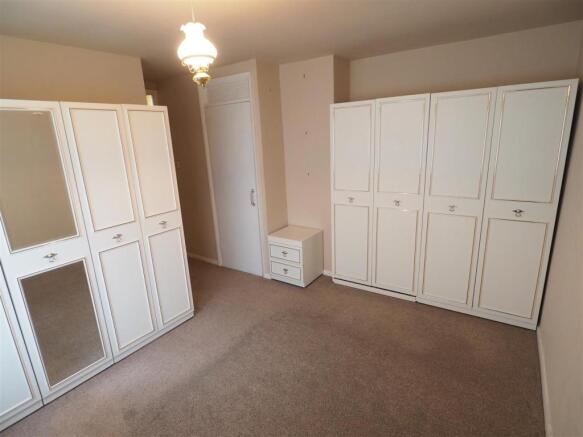 Master Bedroom 563