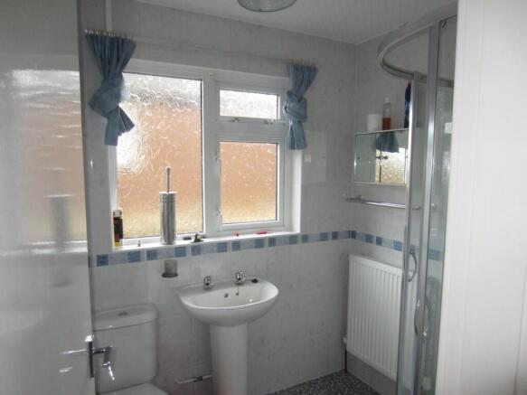2 bed Semi-Detached Bungalow to rent Image 4