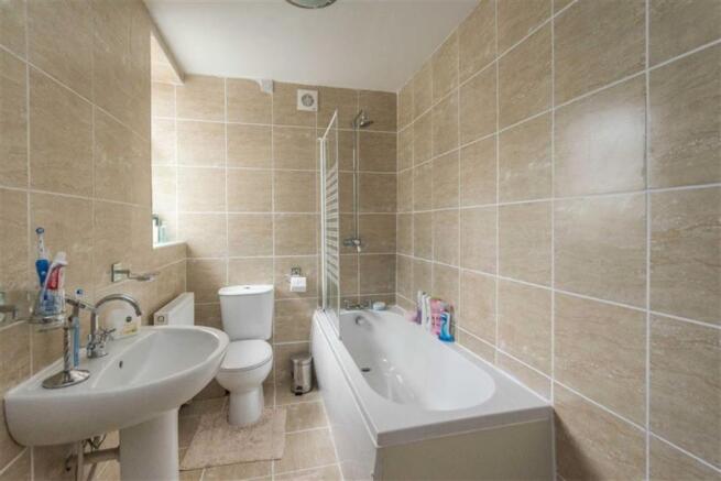 LUXURIOUS BATHROOM