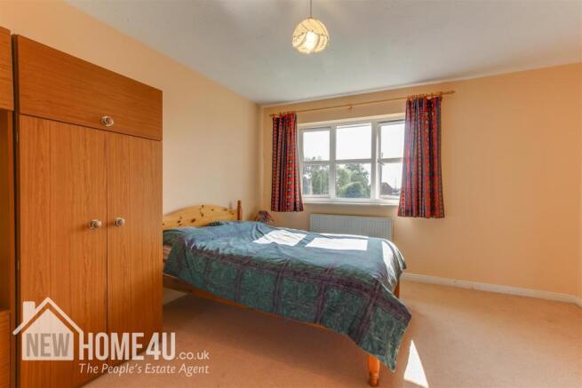 MASTER BEDROOM: