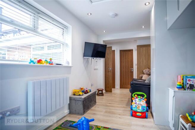 Bed 5/Play Room