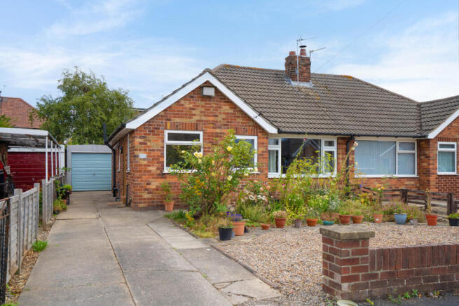 2 bed Semi-Detached Bungalow for sale in york