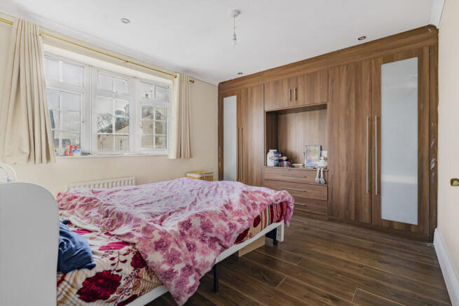 Farmers Road, Staines-upon-Thames, Surrey, TW18 photo 4