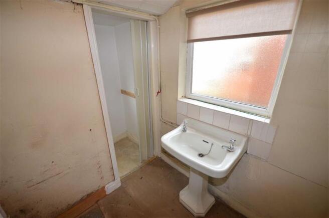 GROUND FLOOR W.C