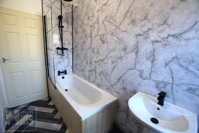 2 bed Flat to rent Image 9