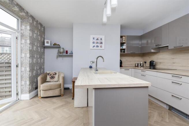 3 bed Semi-Detached for sale Image 10